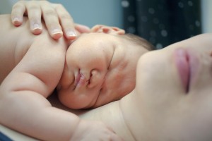 Karmienie piersią w ciąży – czy to bezpieczne?